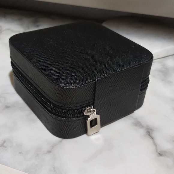 Travel Jewelry Carrier - Picture 4 of 5